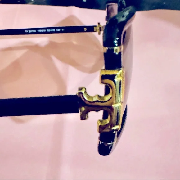 Tory Burch sunglasses- great condition. - Picture 2 of 3